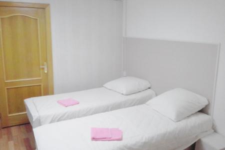 однокомнатная возле центр площади.две кровати