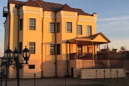 Прекрасный коттедж с бассейном в пос. Бронка