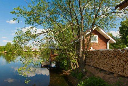 Дом-баня на  водоеме