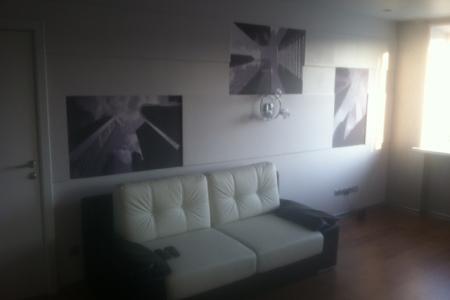 Двухкомнатная квартира возле маг. "Художественный салон" и "7Семья"