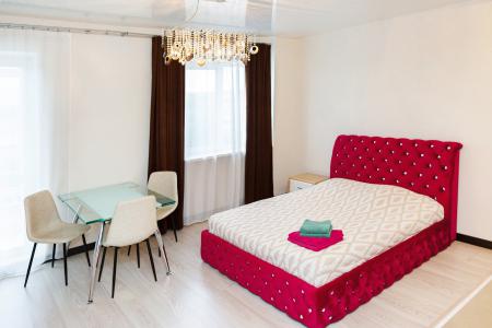 Классная студия в центре с балконом