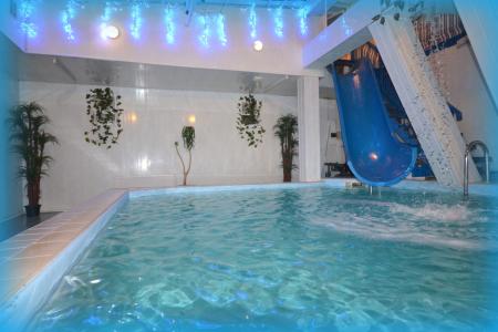 Коттедж с водной горкой