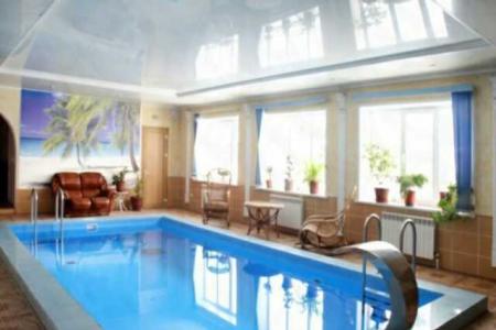 Коттедж с теплым бассейном