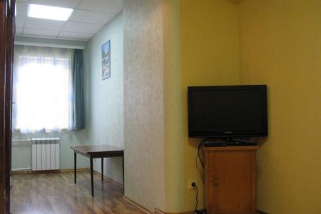 2-комнатная квартира - часть дома, в двух шагах пешеходная ул.Ленина