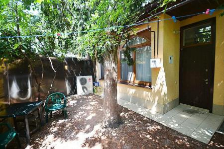 Сдам 2 комнатный коттедж с личным двором