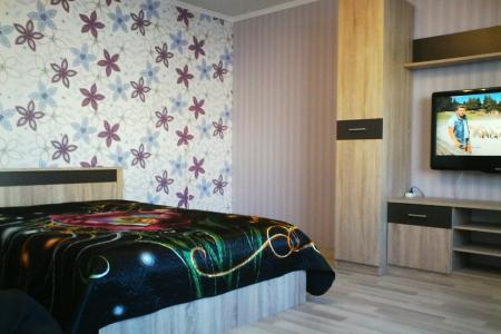 Сдаю квартиру посуточно 89625983726