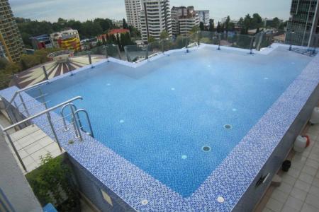 Квартира в центре города с бассейном и видом на море.