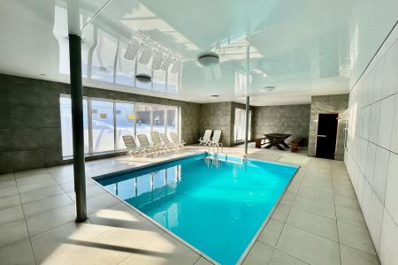 Современный коттедж с баней и бассейном