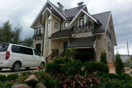 Сдаем посуточно и на выходные новый коттедж с бассейном, сауной.