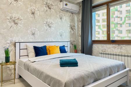 Уютные апартаменты в современном ЖК Белые Росы Sunny Days Apartment