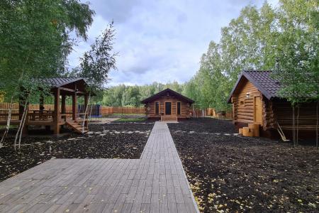 Семейный дом в березовой роще.