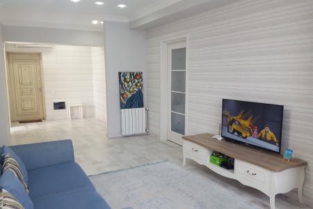 Светлая, приятная двухкомнатная квартира в центре Баку