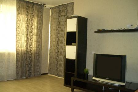 Современная квартира-студия в Советском районе Брянска посуточно. Wi-Fi. Автостоянка.