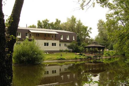 Всесезонная турбаза "Иволга" на острове Сазанка