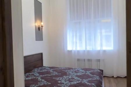 В шаговой доступности — все необходимые магазины для вашего комфорта.