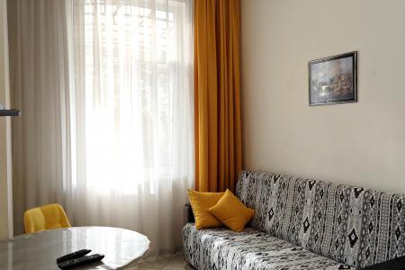 Евро-студия из 2х комнат на колоннаде