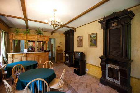 Деревянный коттедж с банкетным залом в 15 минутах езды от Санкт-Петербурга