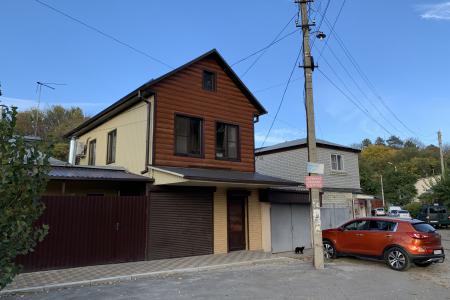 Дом в центре с мангалом