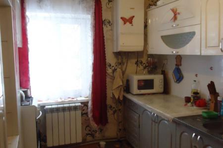 Двухкомнатная полублагоустроенная квартира рядом с центром