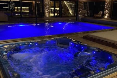 КОТТЕДЖ ШАЛЕ БЕЗ КОМИССИИ. ВЫГОДНОЕ ПРЕДЛОЖЕНИЕ ДЛЯ СВАДЬБЫ, ОТДЫХА ДО 60 ЧЕЛ. С БАССЕЙНОМ. ПОКАЗ.