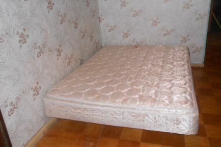 Трехкомнатная квартира у озера и госпиталя