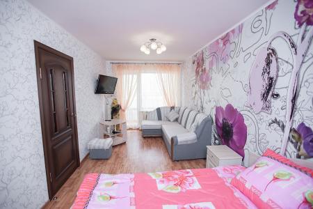 Современная квартира возле метро Спортивная ( 1мин ), Wi-fi, 4 спальных места