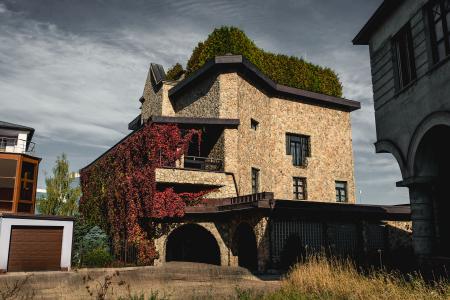 1 200 кв.м.  Экологически чистый район, рядом сосновый лес, Москва река 500 метров, свежий воздух, т