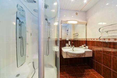 рехкомнатная квартира евро в 12-х минутах пешком от метро. Комнаты раздельные 20+16+16, кухня 15 м.