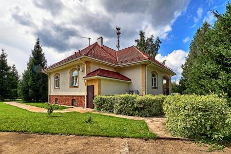 Два дома на участке 35 сот. с большим бассейном, хамамом, бильярдом 12 ф., зелёным участком