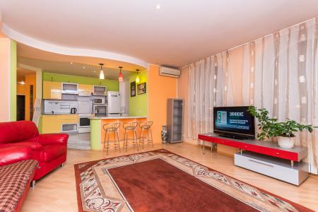 Трехкомнатная Квартира в самом центре города!!!