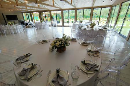 Коттедж 650 м2 с летней верандой на 40 гостей на участке 30 соток для свадеб и корпоративов