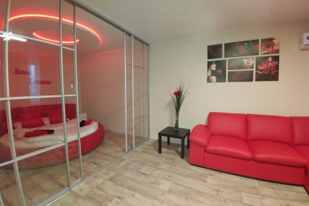 Однокомнатная новая квартира с хорошим ремонтом в новом доме.