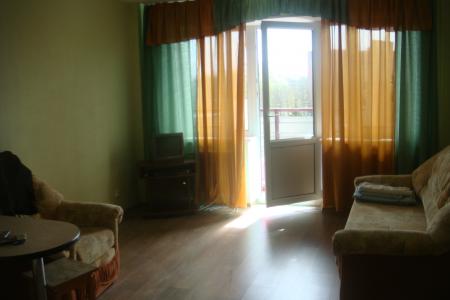 Сдаю 1-комнатную квартиру в Центре города с мебелью и бытовой техникой.