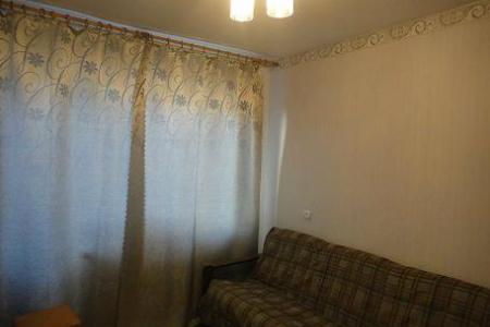 квартира находится возле городской администрации.