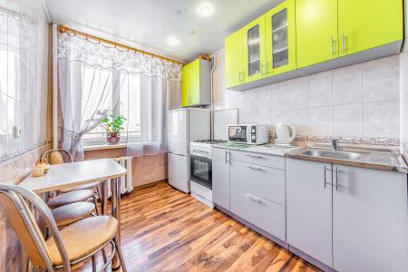 Двухкомнатная квартира возле проспекта Дзержинского.