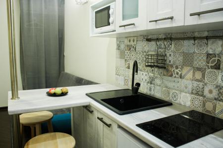 Светлая студия с современным ремонтом