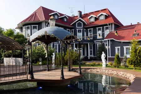 Уникальный особняк для праздников с дворцовыми интерьерами.