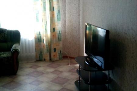 Трехкомнатная квартира возле отеля "Беловодье"