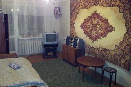 Бульвар Рыбацкой Славы, 5 (1400/сутки)