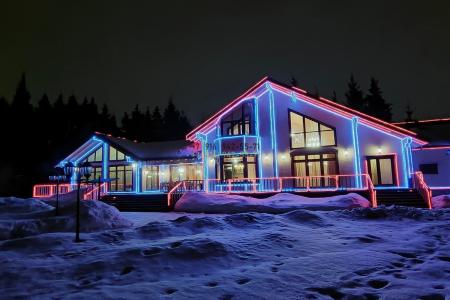 Новый коттедж с бассейном 13 метров .