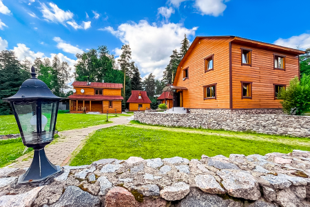 Коттедж посуточно у двух озер в Васкелово