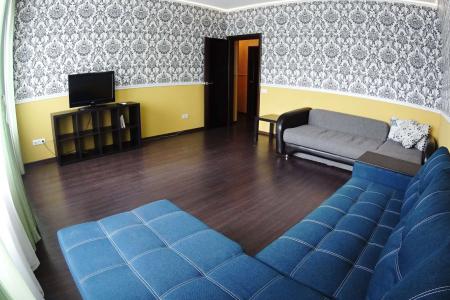 Огромная двухкомнатная квартира возле Автовокзала