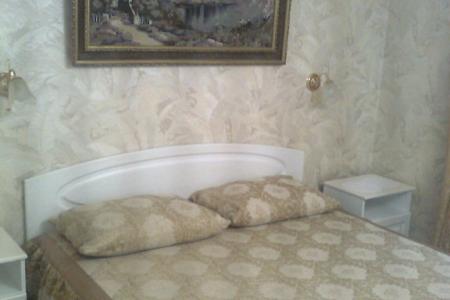 Двухкомнатный номер в частном доме, с отдельным входом,  двор, беседка, центр, парковка