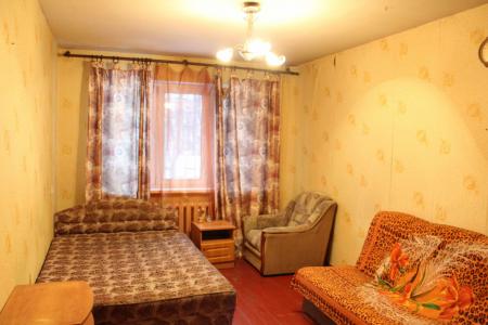 Сдаю 2-х к. кв. в центре города на Кирова, 83, посуточно