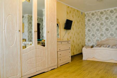 Студия с хорошим ремонтом, новой мебелью