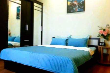 СДАЮ ПОСУТОЧНО ХОРОШУЮ УЮТНУЮ 1-КОМНАТНУЮ КВАРТИРУ С НОВЫМ РЕМОНТАМ ДЛЯ 4-ЧЕЛОВЕК.