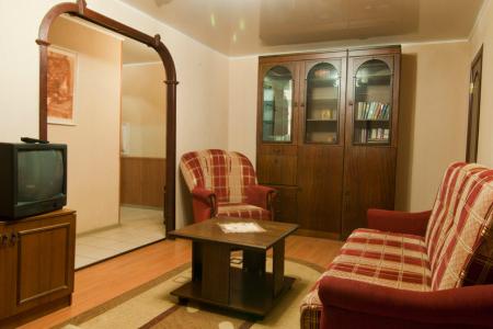 Уютная двухкомнатная квартира с хорошим ремонтом в центре города