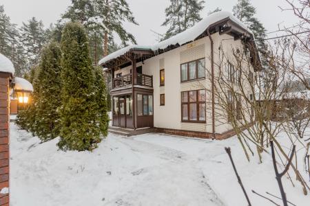 Коттедж 250 м. кв. на участке 20 сот.