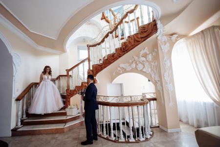 Замок-коттедж от собственника в посёлке Ватутинки. 11 спален, большой бассейн, бильярд, зал и шатёр!