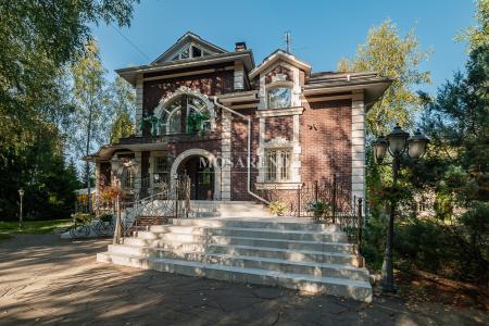 Монрепо - коттедж на 50 человек